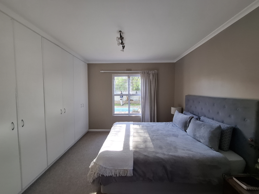 To Let 4 Bedroom Property for Rent in Sunningdale Western Cape